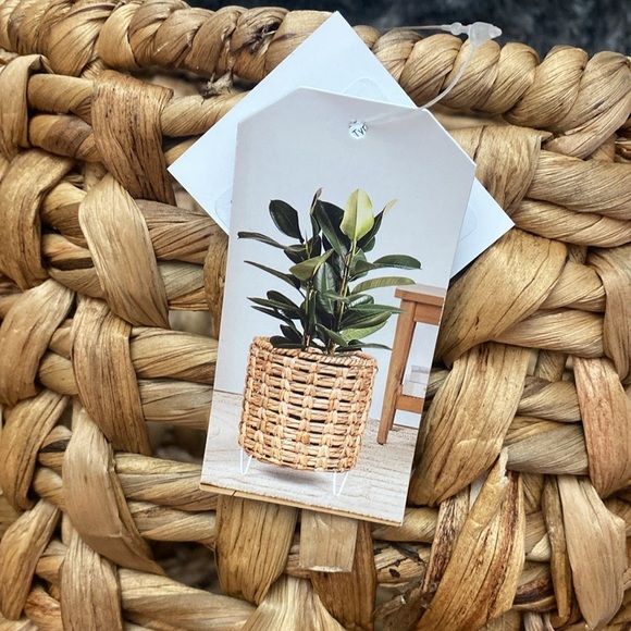 NWT Natural Woven Basket with Stand - Picture 8 of 16